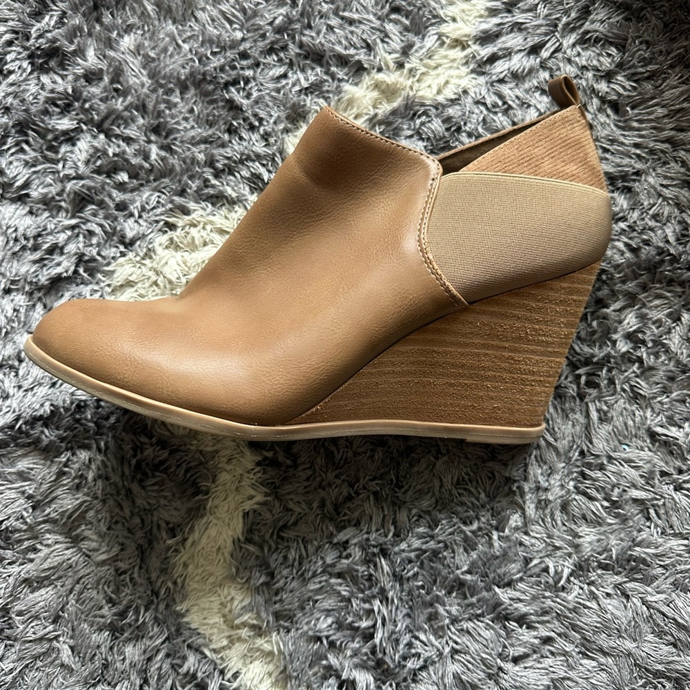 Women's Tan Wedge Ankle Boots